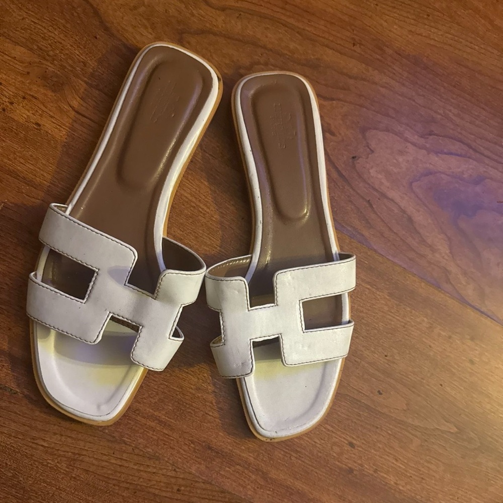 Hermes ladies sandals white in color